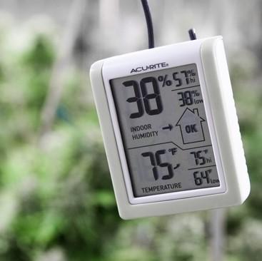 How to Control Humidity in Your Grow Room