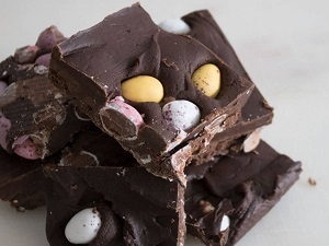 Cannabis fudge with chocolate eggs