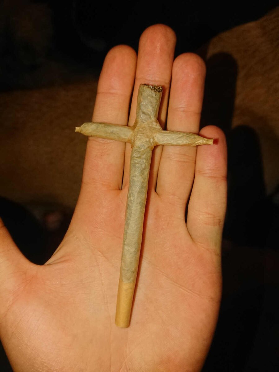 Cannabis Cross joint